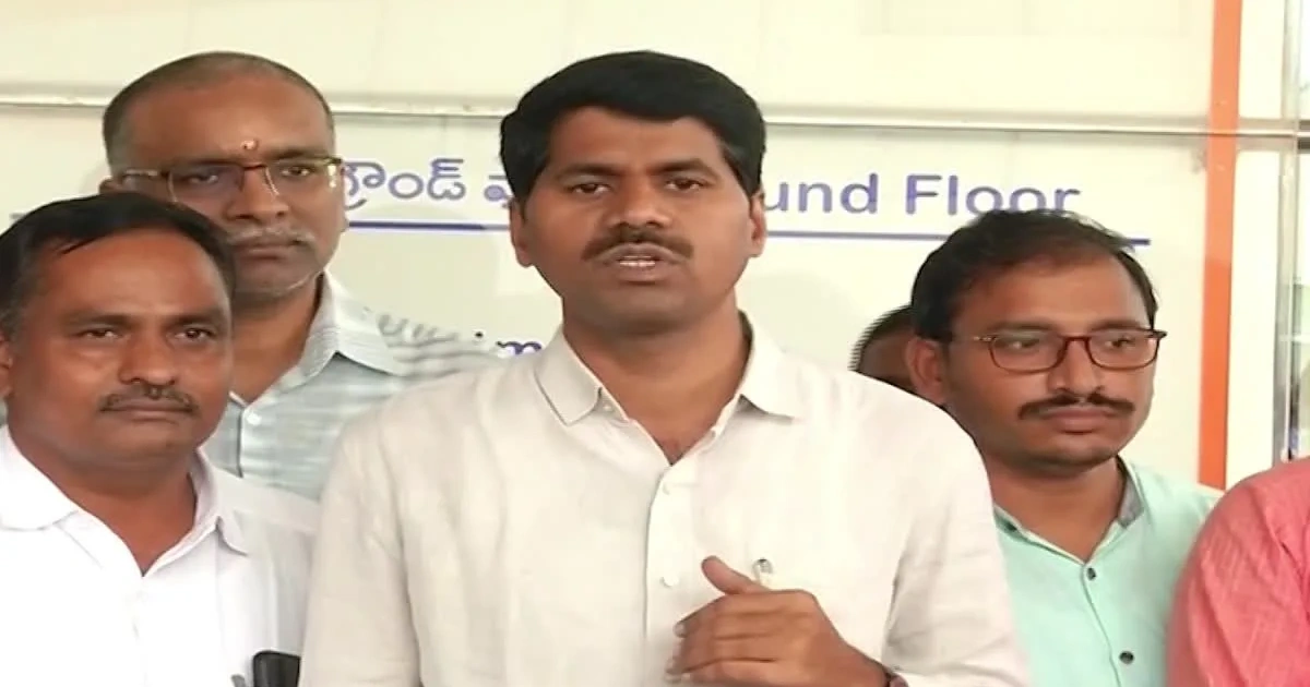 venkata ramireddy warns the police just like jagan