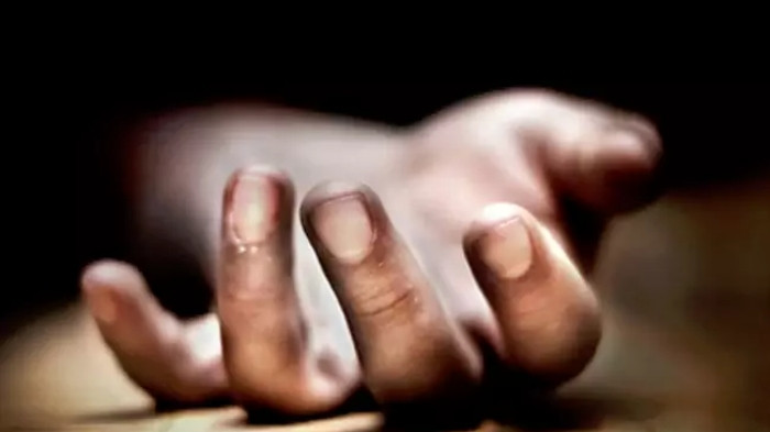 ప్రేమ వ్యవహారం కోసం తల్లిని హత్య చేసిన కుమార్తె