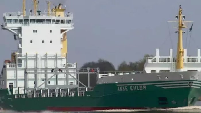 హర్మూజ్ జలసంధిలో పాక్ నౌకను వెనక్కి మళ్లించిన ఇరాన్