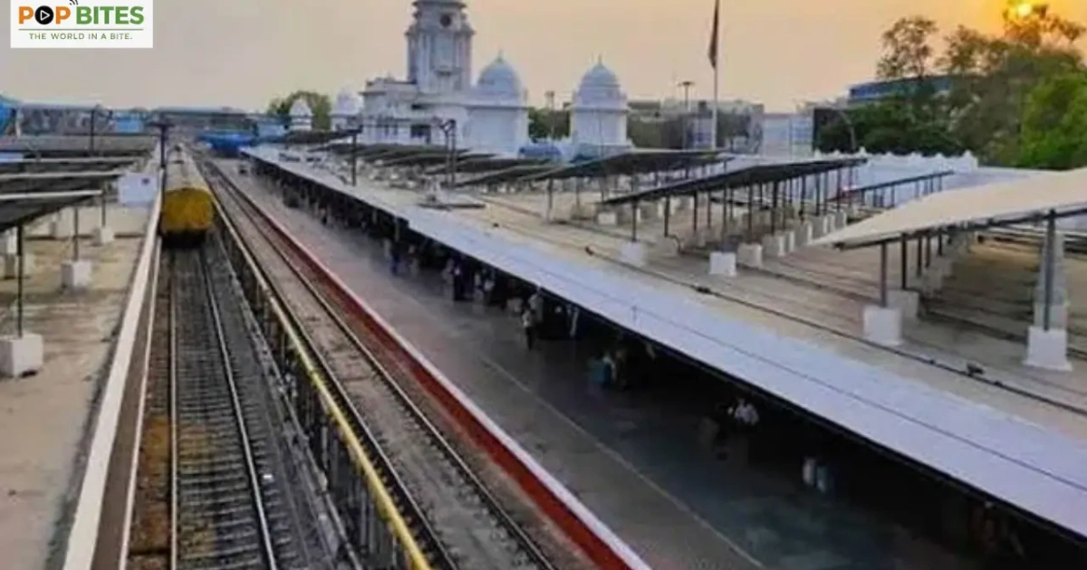 rpf constable saves father and daughter at kacheguda railway station